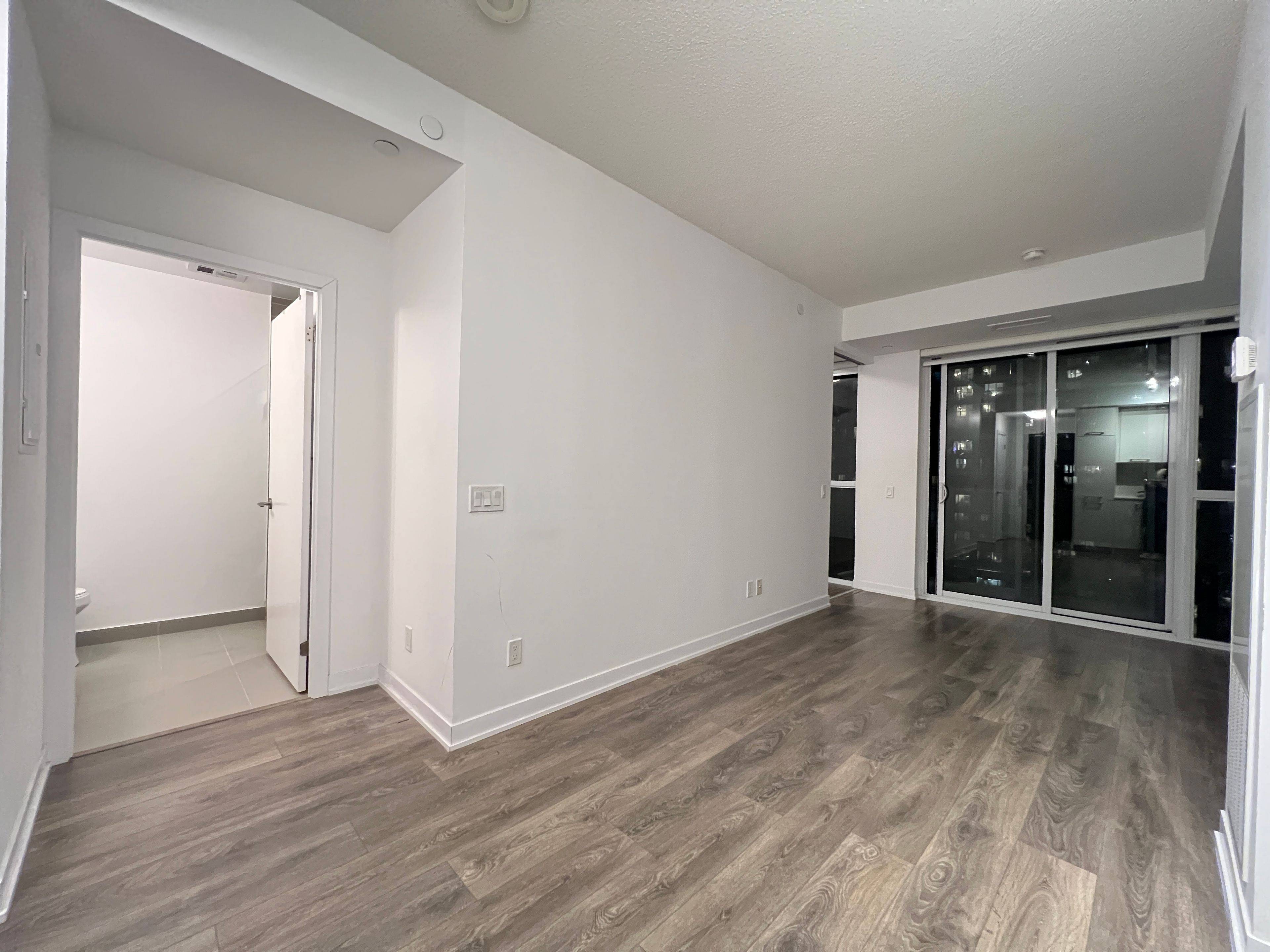 Toronto C01, ON M5V 0P1,87 Peter ST #2716