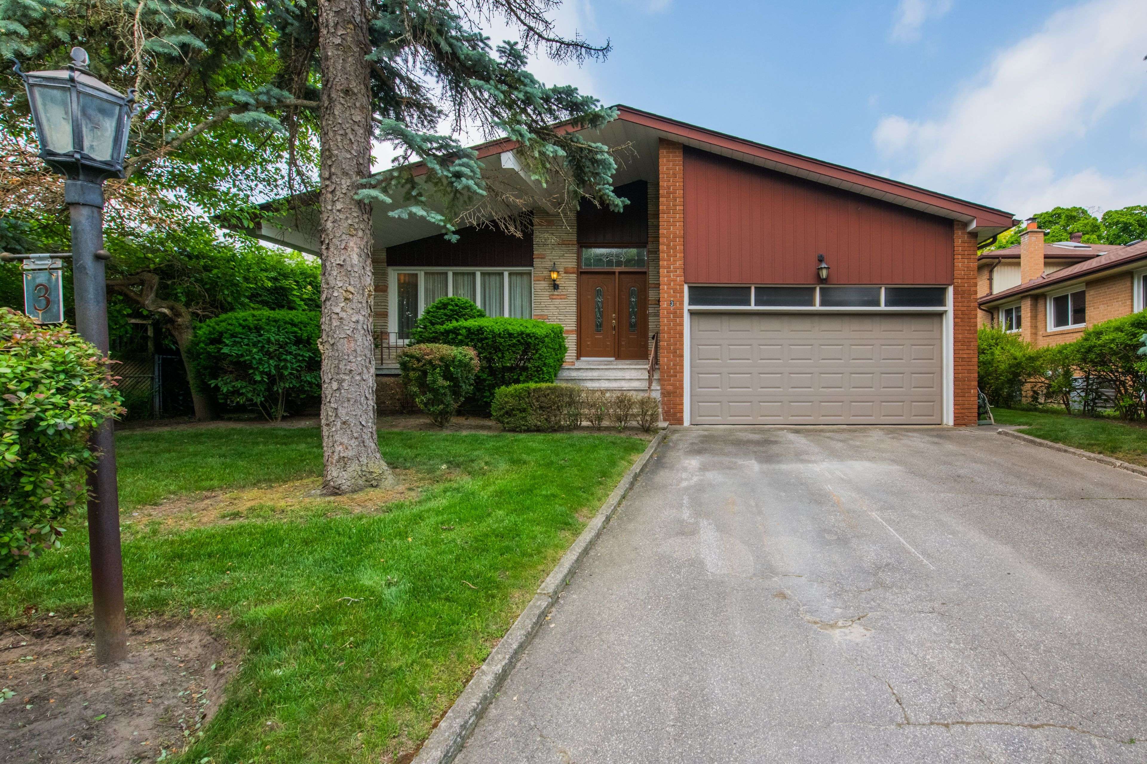3 Rockland DR, Toronto C15, ON M2M 2Y8