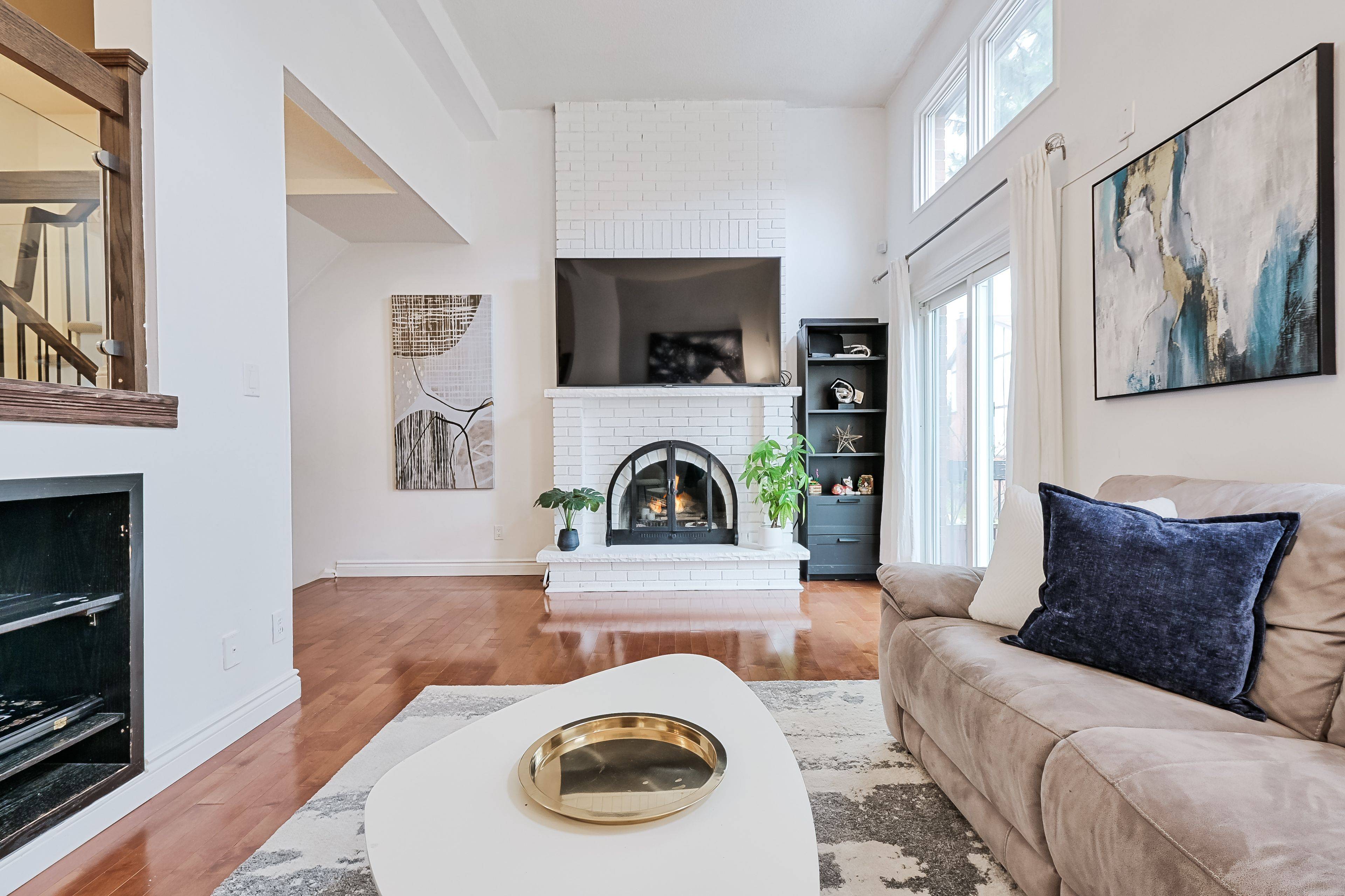 Mississauga, ON L4W 2M8,1755 Rathburn RD E #102