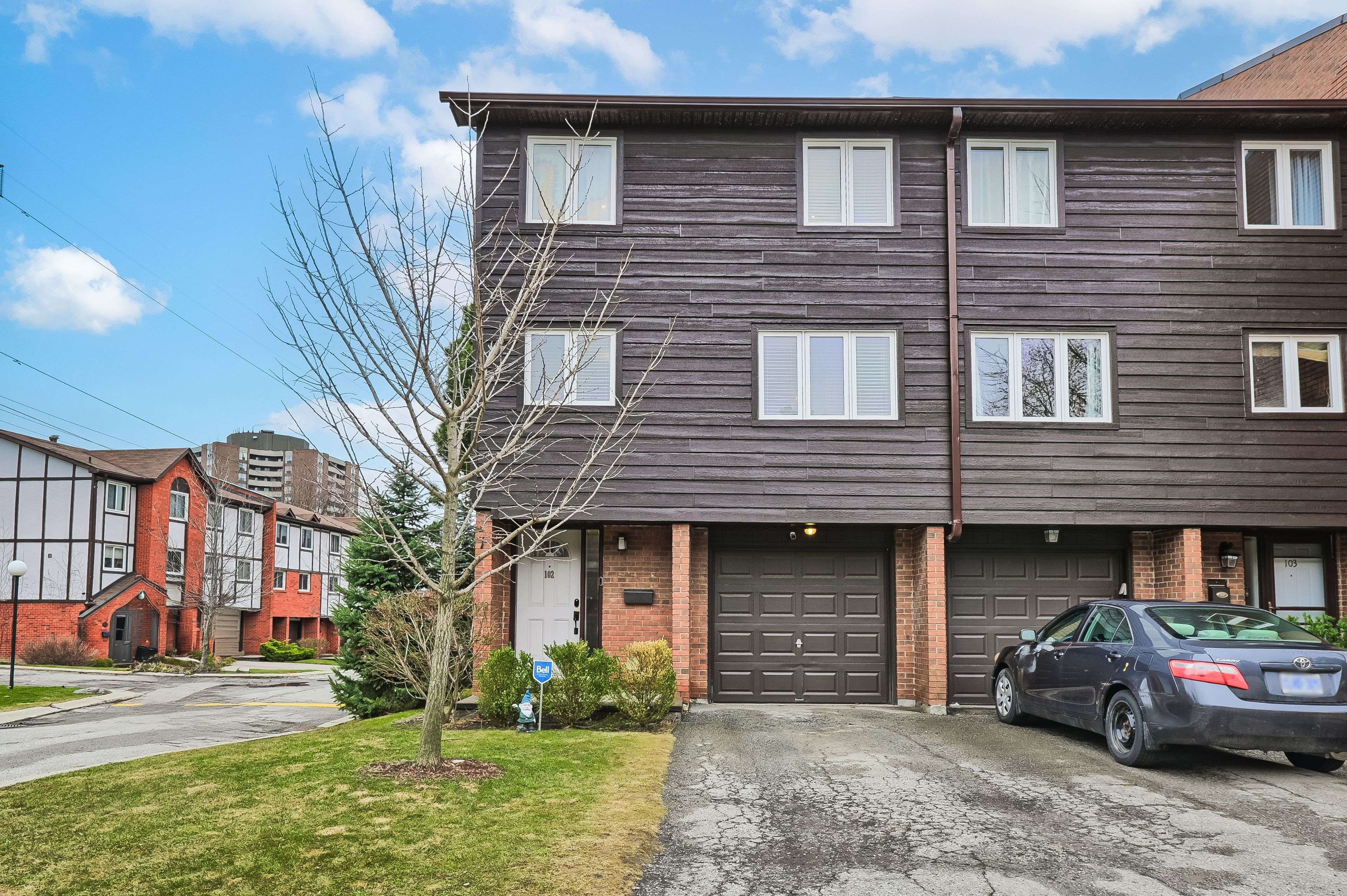 Mississauga, ON L4W 2M8,1755 Rathburn RD E #102
