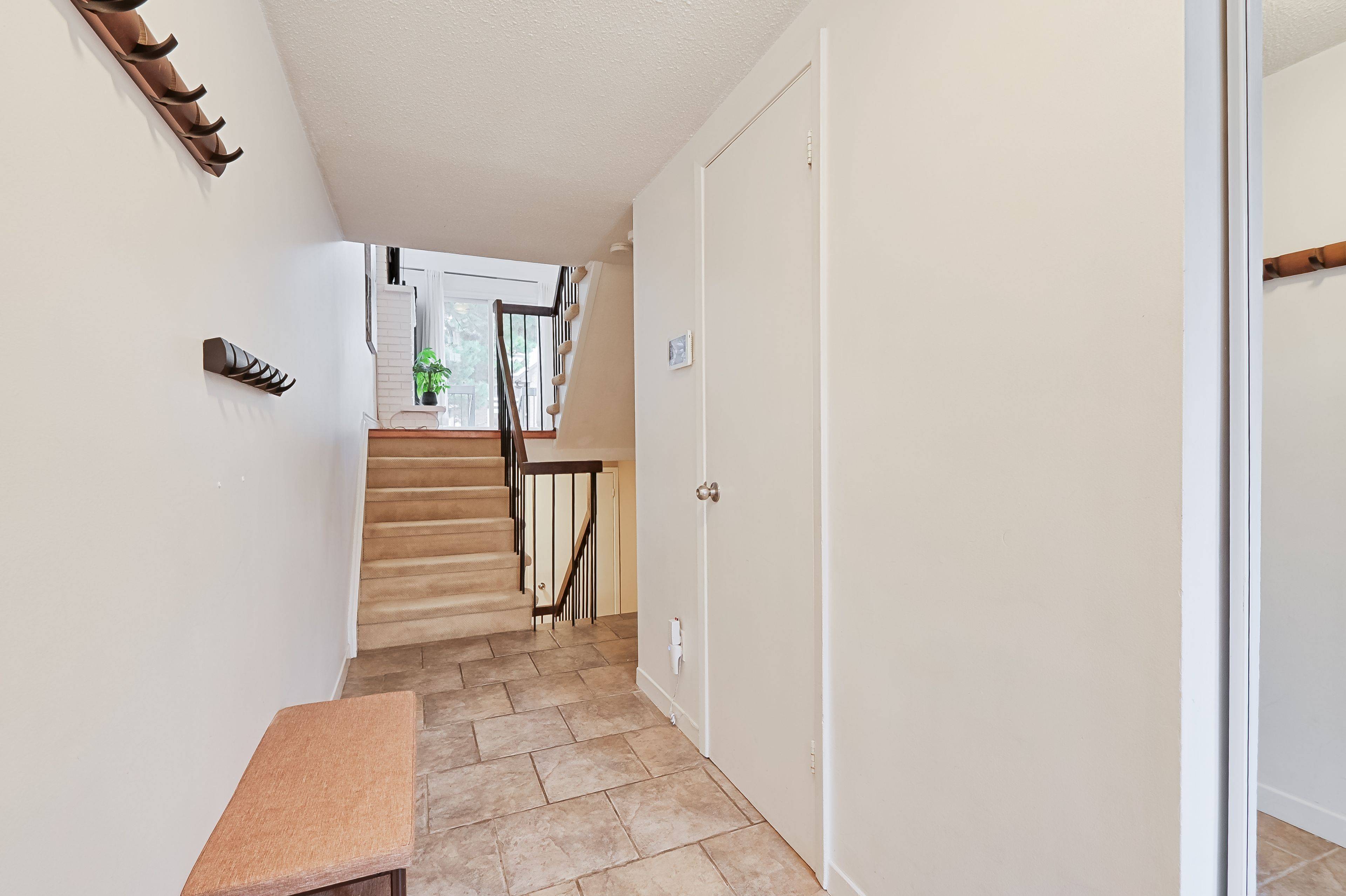 Mississauga, ON L4W 2M8,1755 Rathburn RD E #102