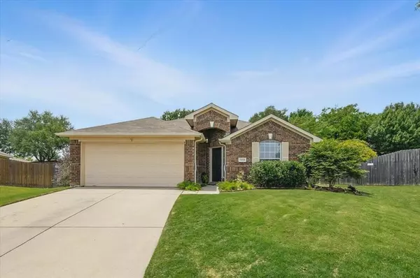 7212 Hogan Drive, Benbrook, TX 76126