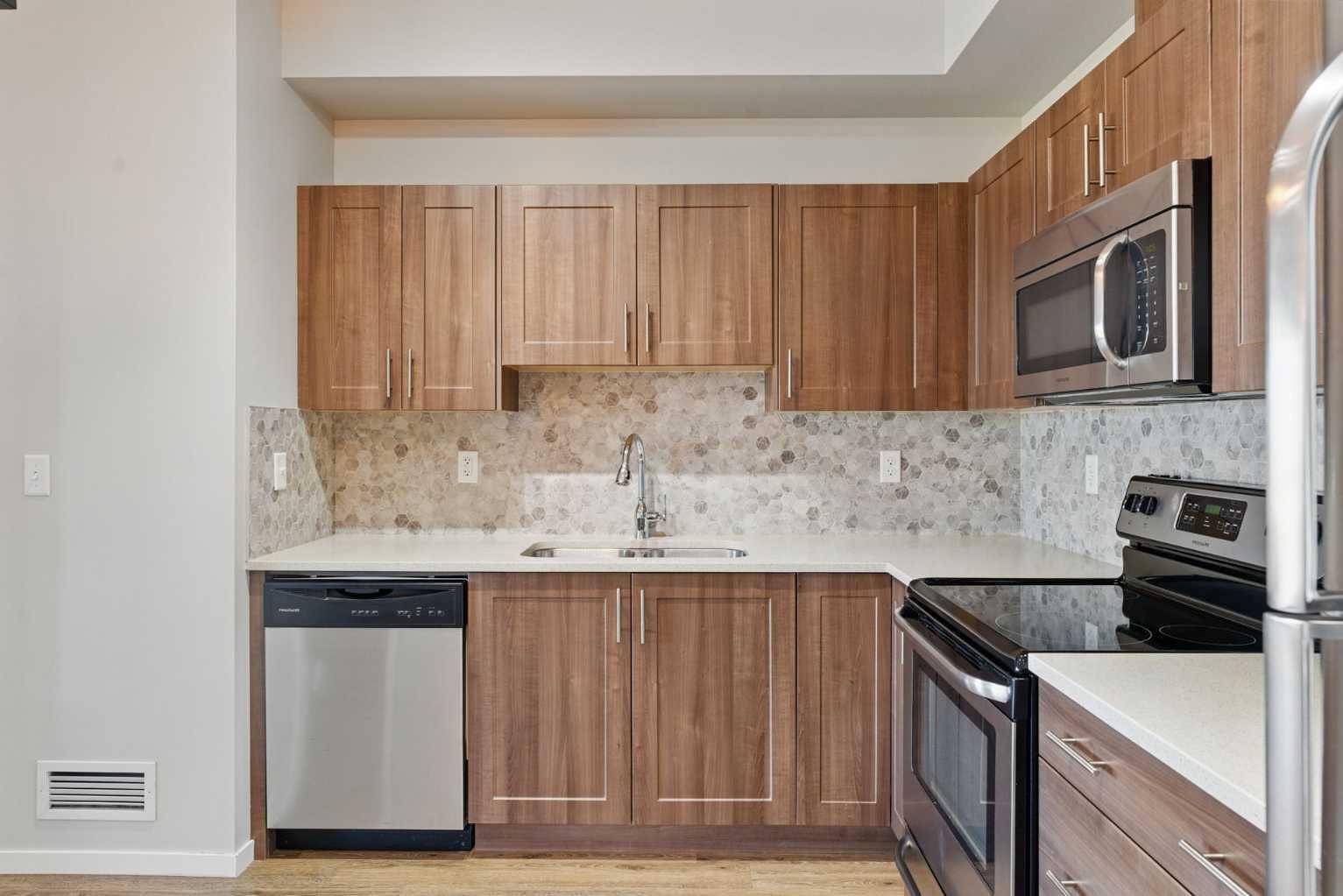 Calgary, AB T2Z 5C9,99 Copperstone PARK Southeast #4406