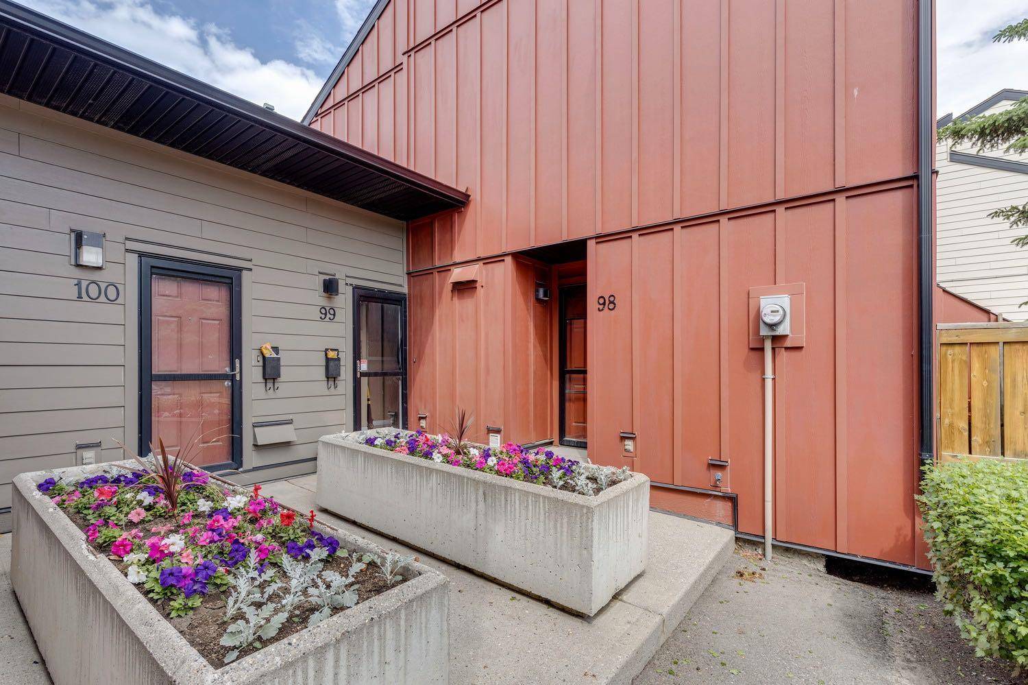 Calgary, AB T3A 2H4,4740 Dalton DR NW #98