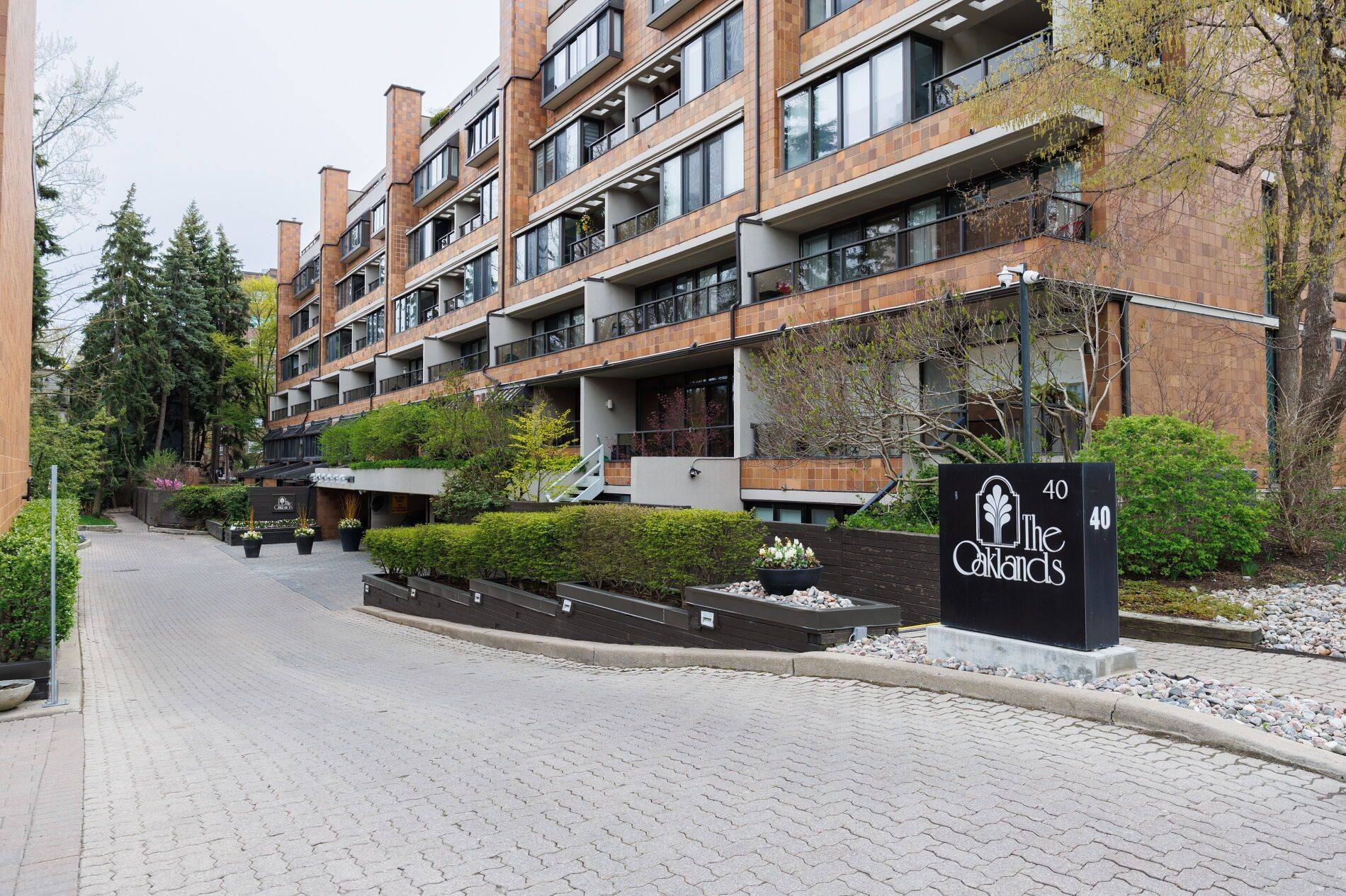 Toronto C02, ON M4V 2Z3,40 Oaklands AVE #203