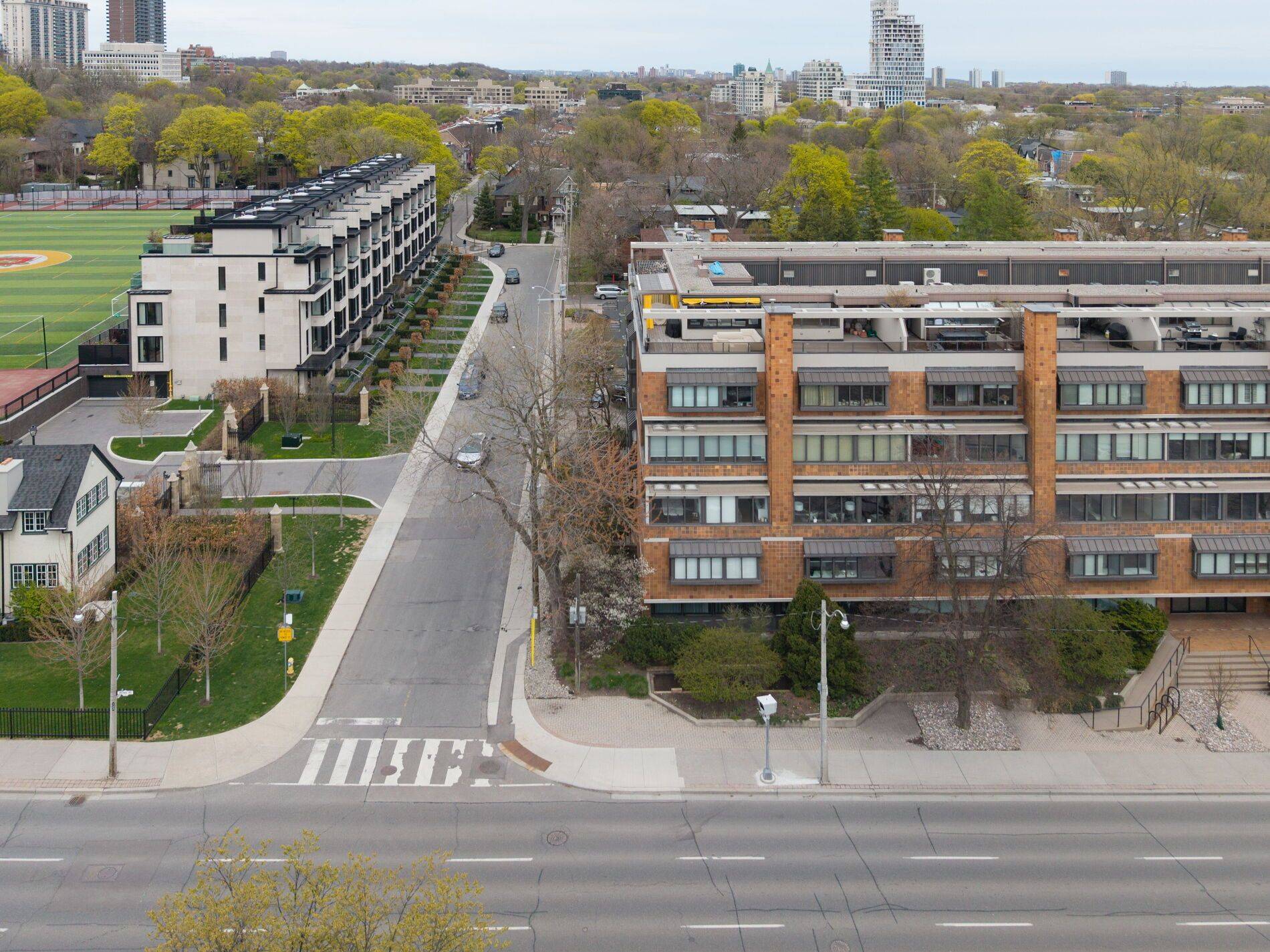 Toronto C02, ON M4V 2Z3,40 Oaklands AVE #203