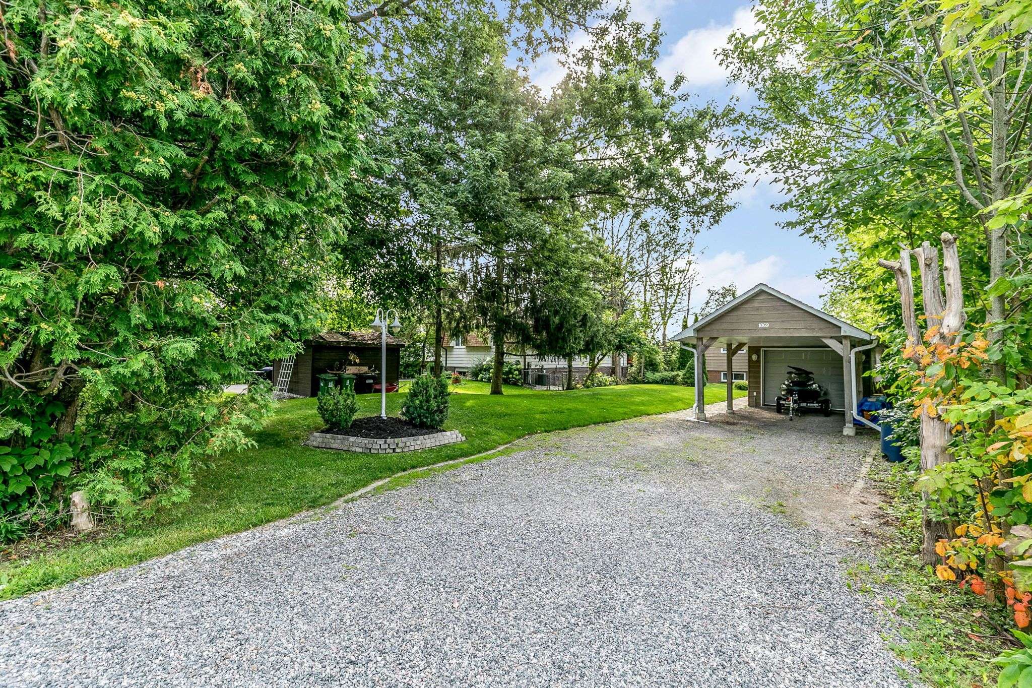 Oro-medonte, ON L0L 1T0,1069 Lakeshore RD E