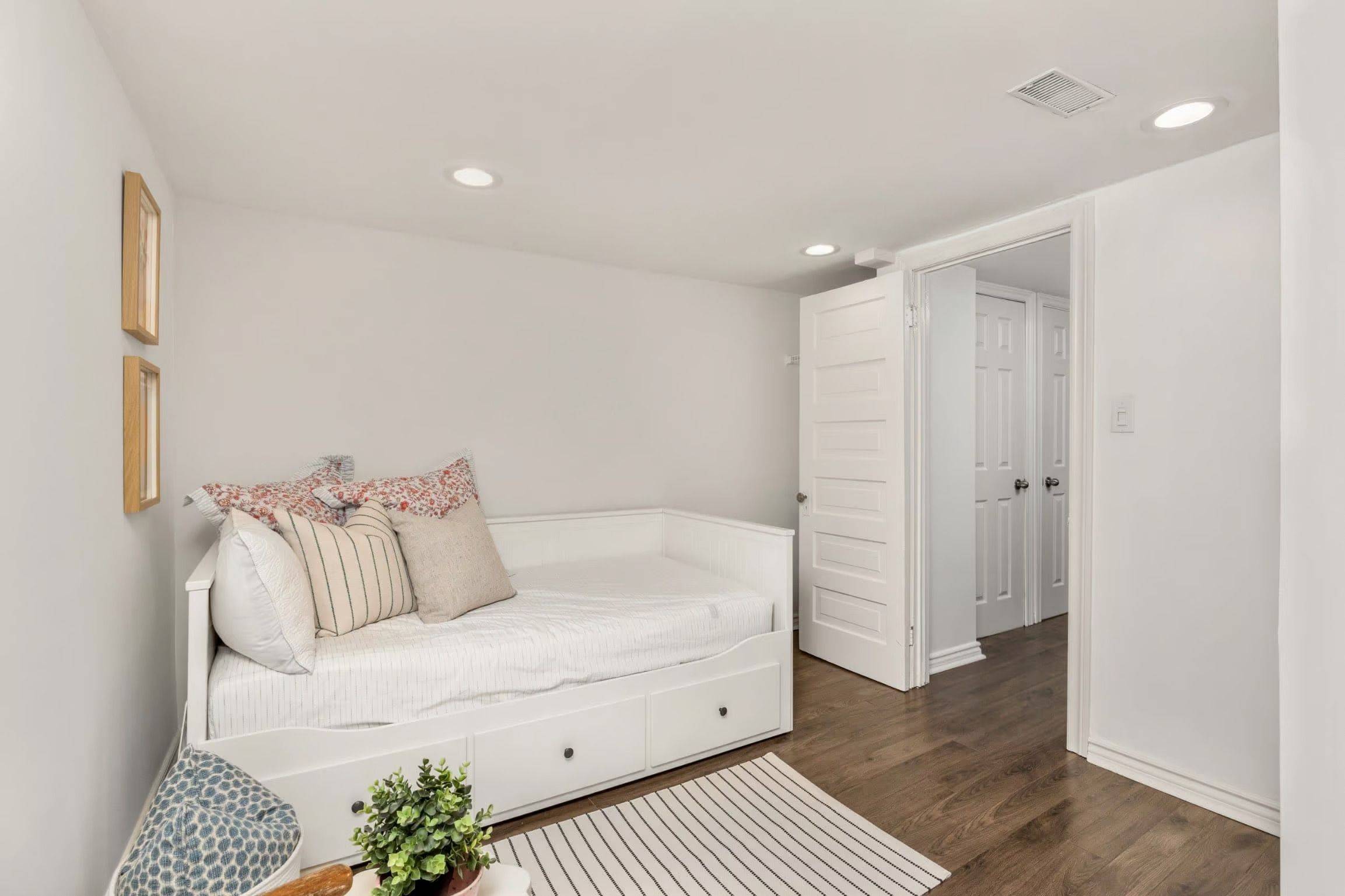 Toronto W01, ON M6R 1H4,200 Galley AVE #Basement