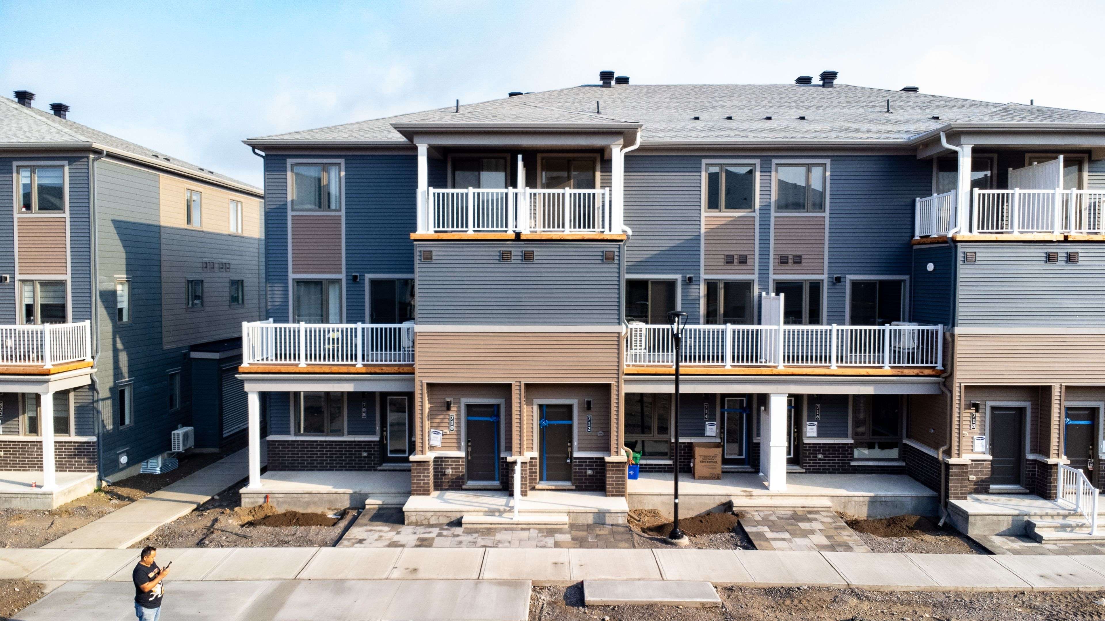 712 Parnian Private, Barrhaven, ON K2J 7K6