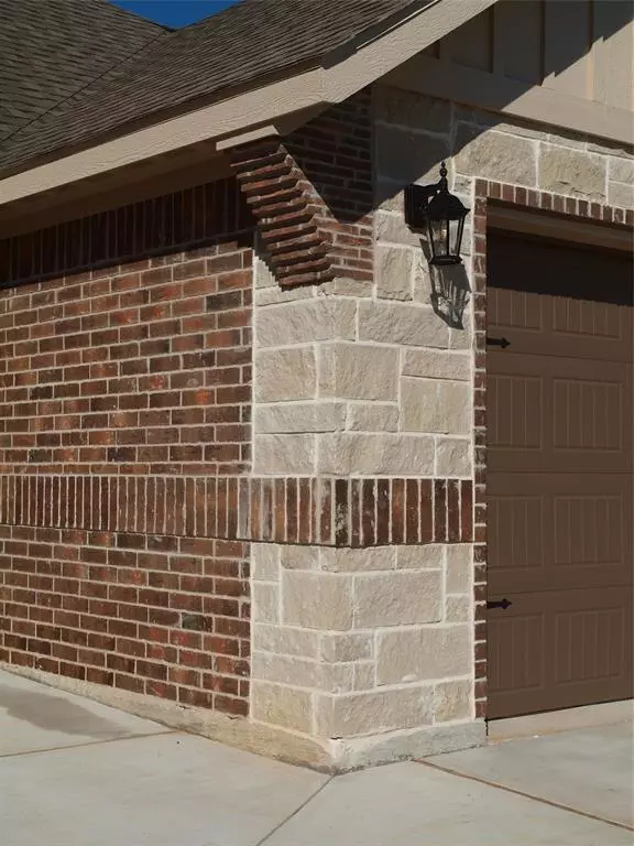 Springtown, TX 76082,725 Raylan Street