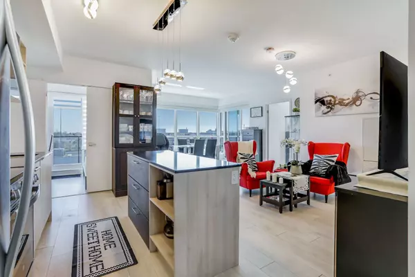 Toronto C06, ON M3H 0C8,31 Tippett RD #402
