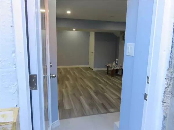 Brampton, ON L6Y 4Y8,32 Ventura AVE