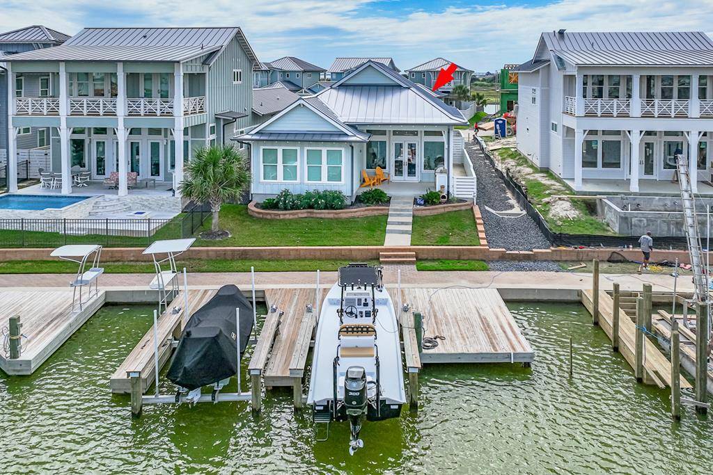 150 Foxtail Ln, Rockport, TX 78382