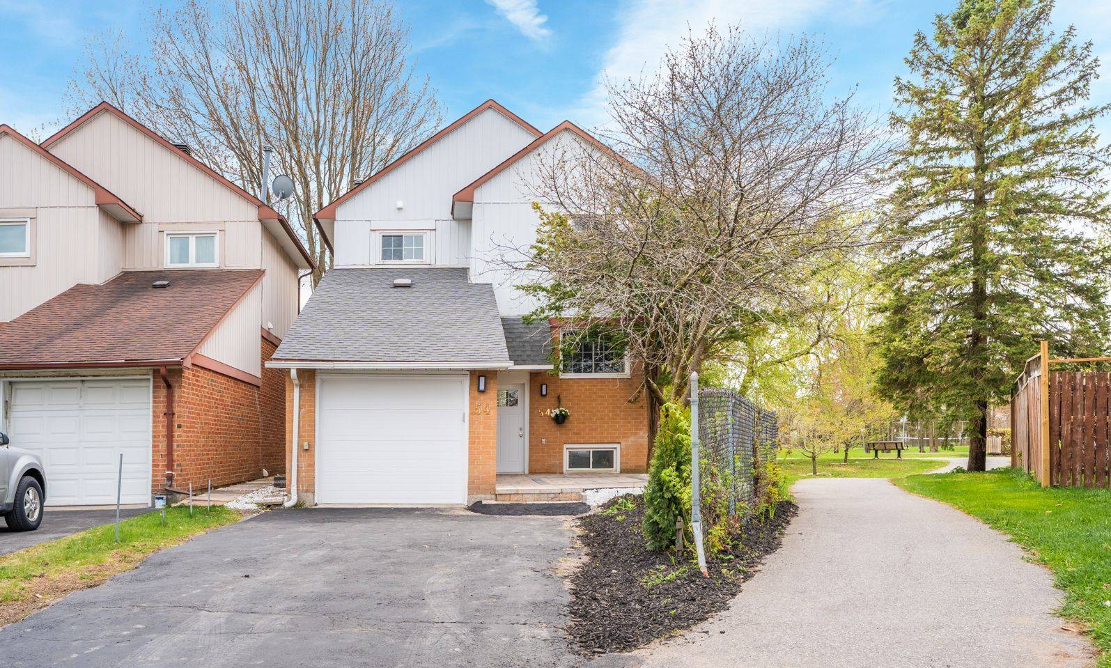 54 Greenboro CRES, Hunt Club - South Keys And Area, ON K1T 1W5