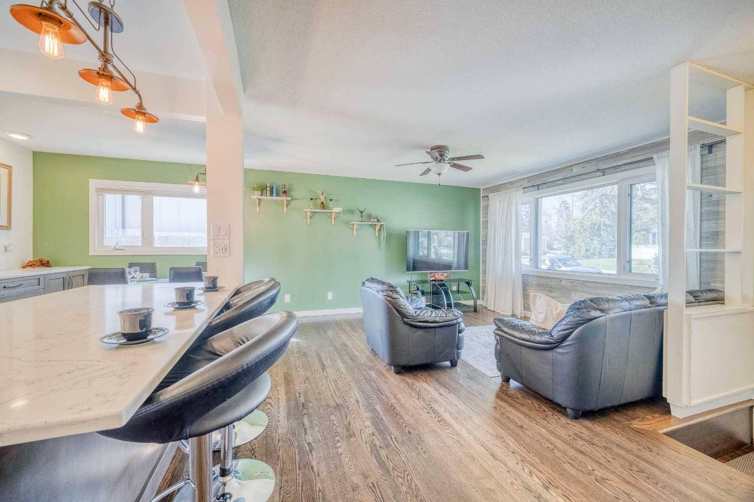 Calgary, AB T3E 5J6,2715 63 AVE Southwest