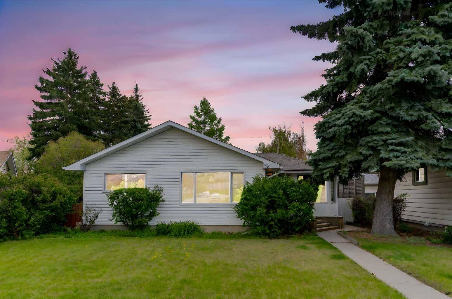 Calgary, AB T3C 2P9,82 Winston DR SW