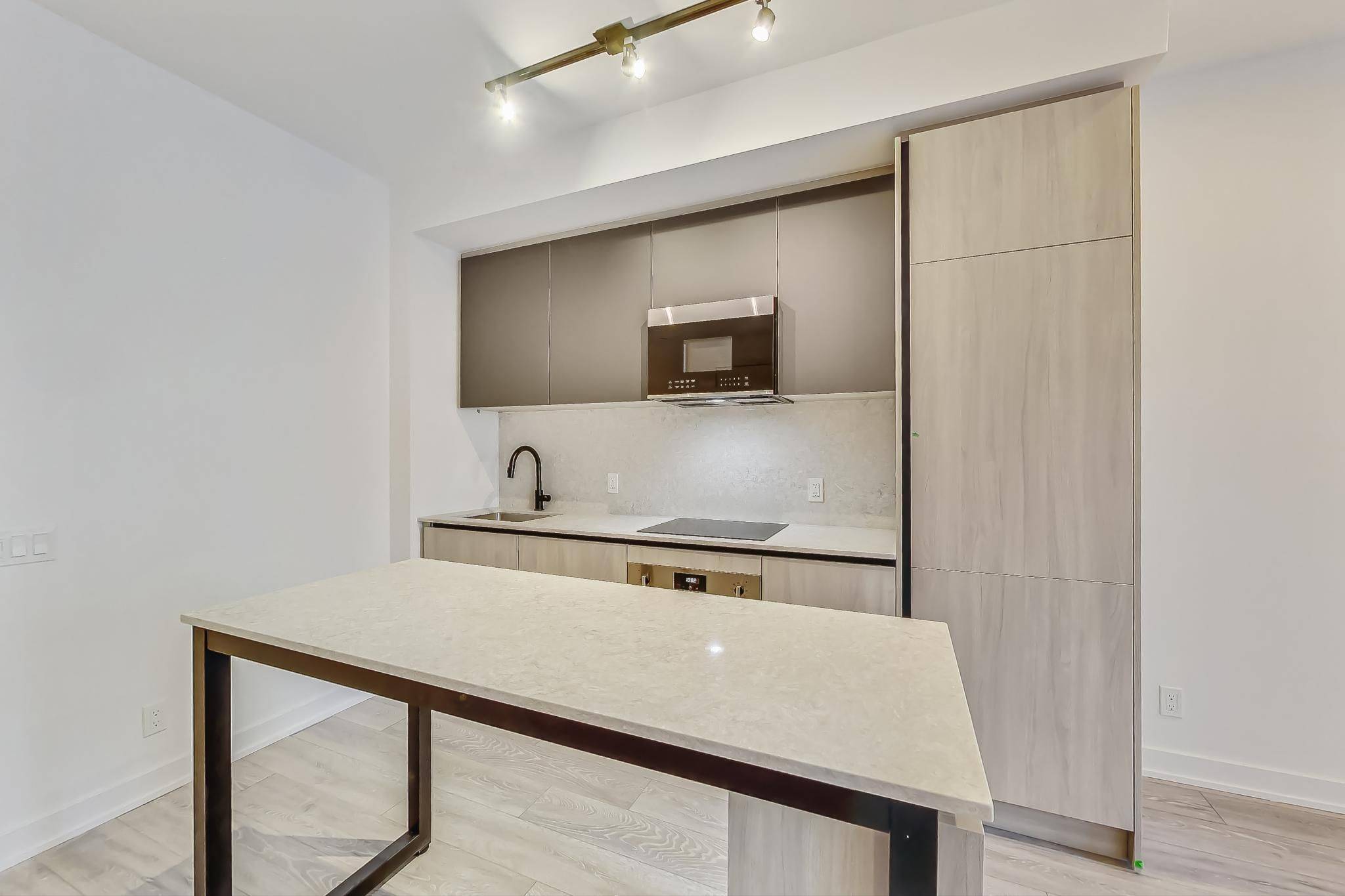 Toronto C01, ON M5V 0W2,108 Peter ST #3305