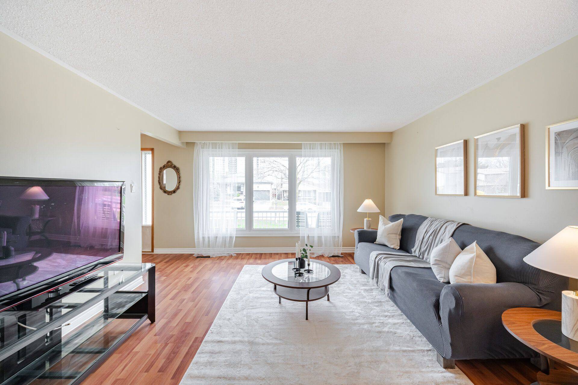 Mississauga, ON L5A 2B5,523 Silver Creek BLVD