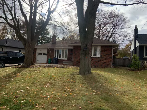 2116 Munden RD #Main, Mississauga, ON L5A 2R2