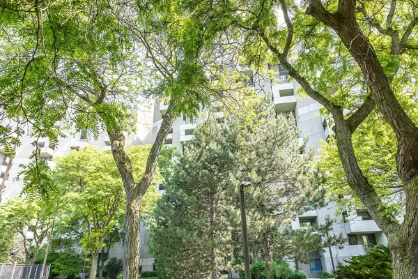 Toronto W08, ON M9C 4X8,296 Mill RD #Ph 13