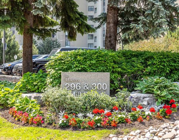 296 Mill RD #Ph 13,  Toronto W08,  ON M9C 4X8