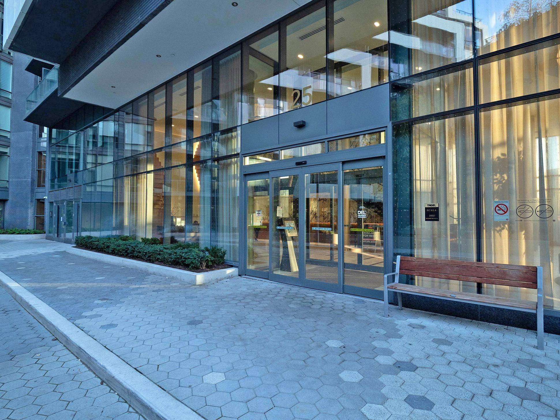 Toronto C15, ON M2J 0H6,25 Adra Grado WAY #660
