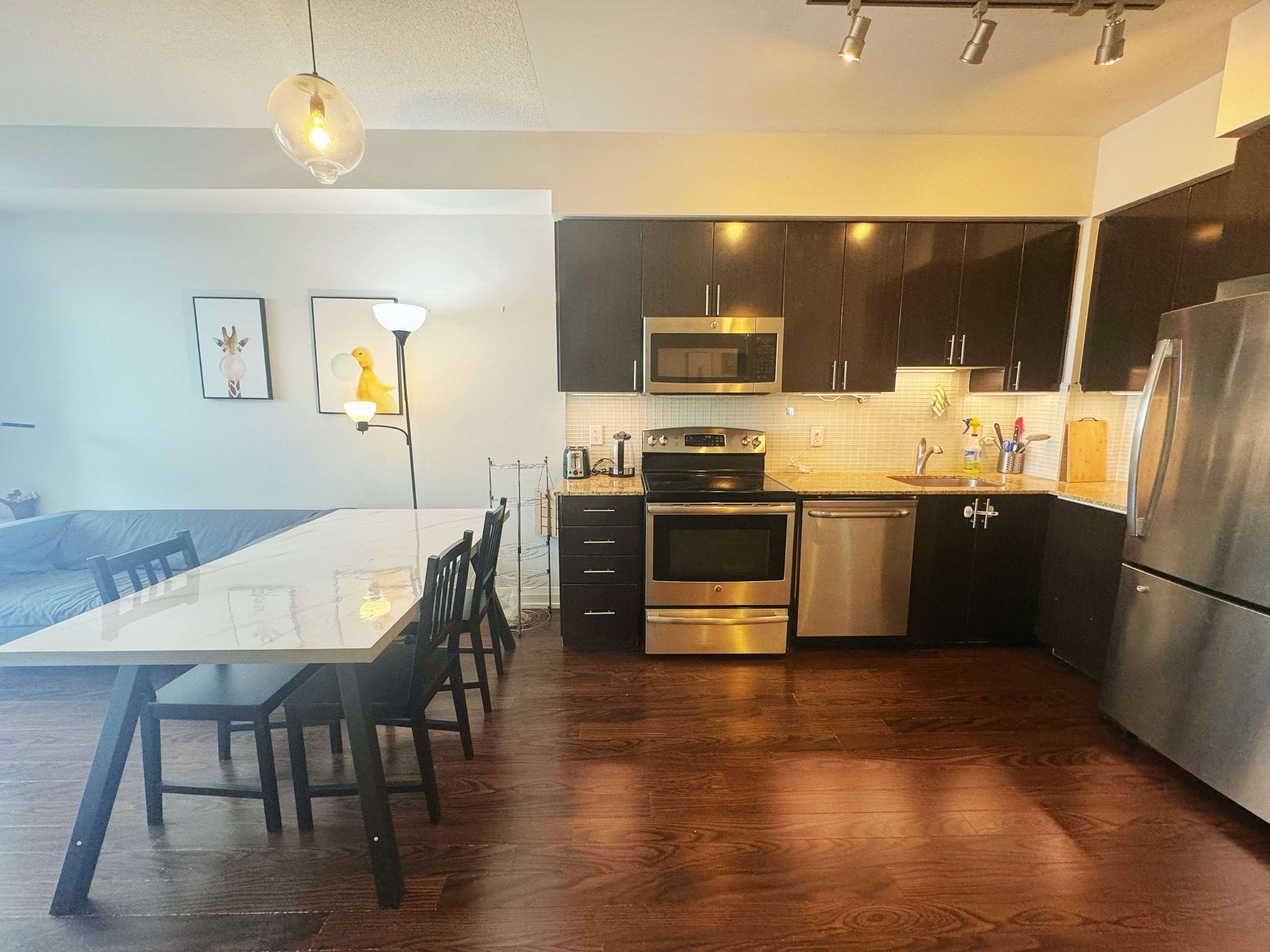 Markham, ON L3T 0E1,7167 Yonge ST #201