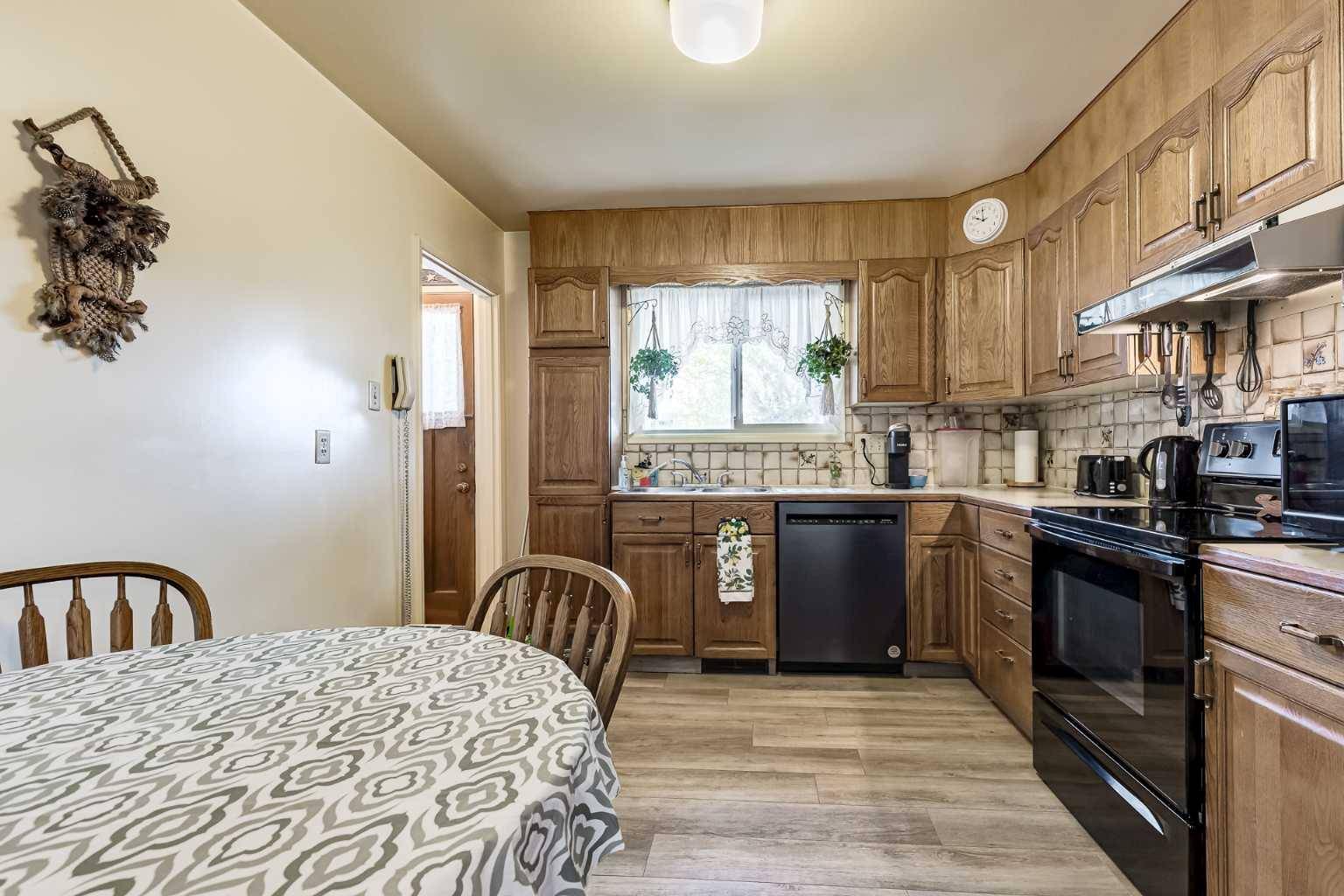 Calgary, AB T2J0A9,459 Acadia DR SE
