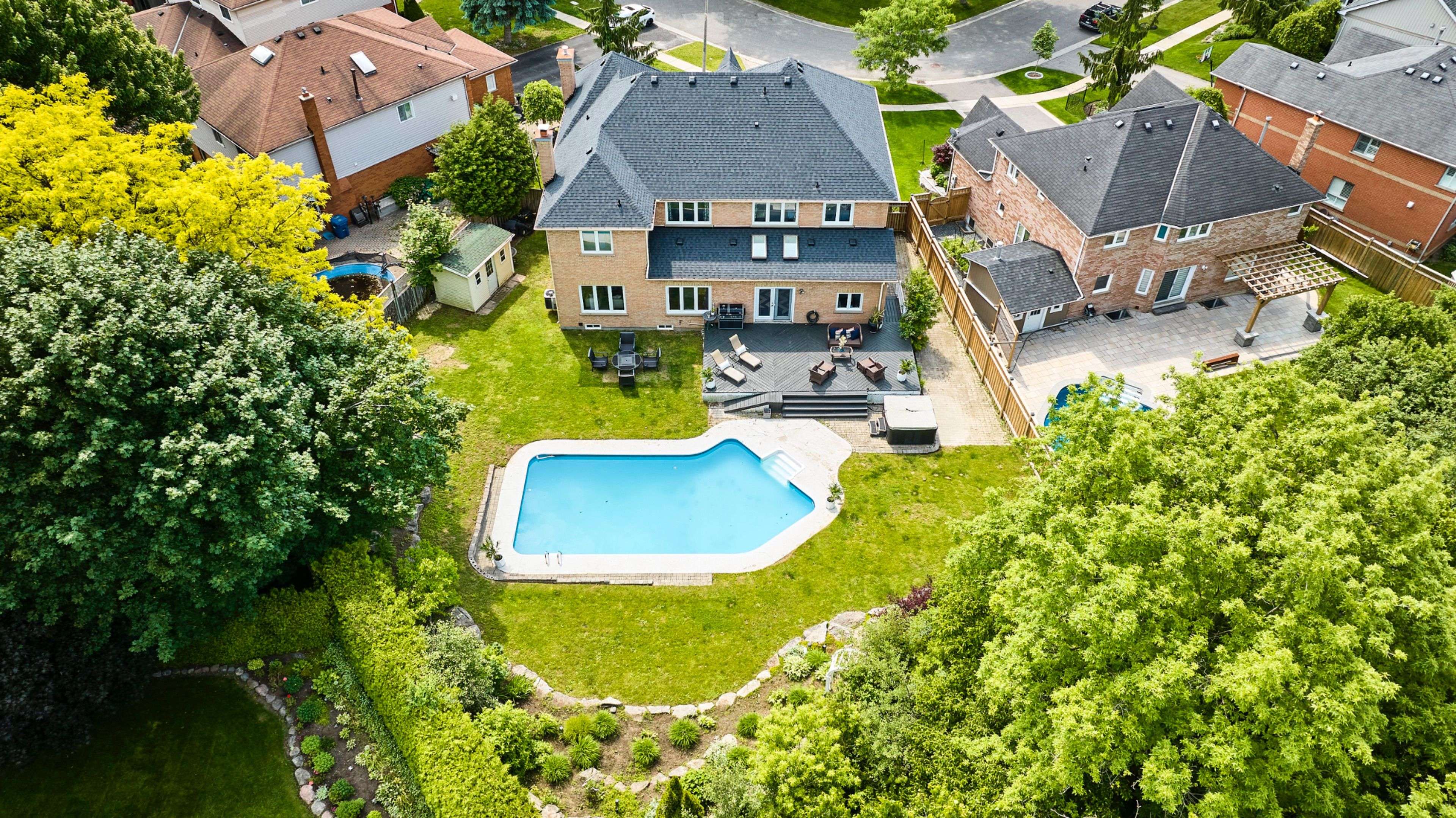 Oshawa, ON L1K 1Z4,1056 Stone Cottage CRES