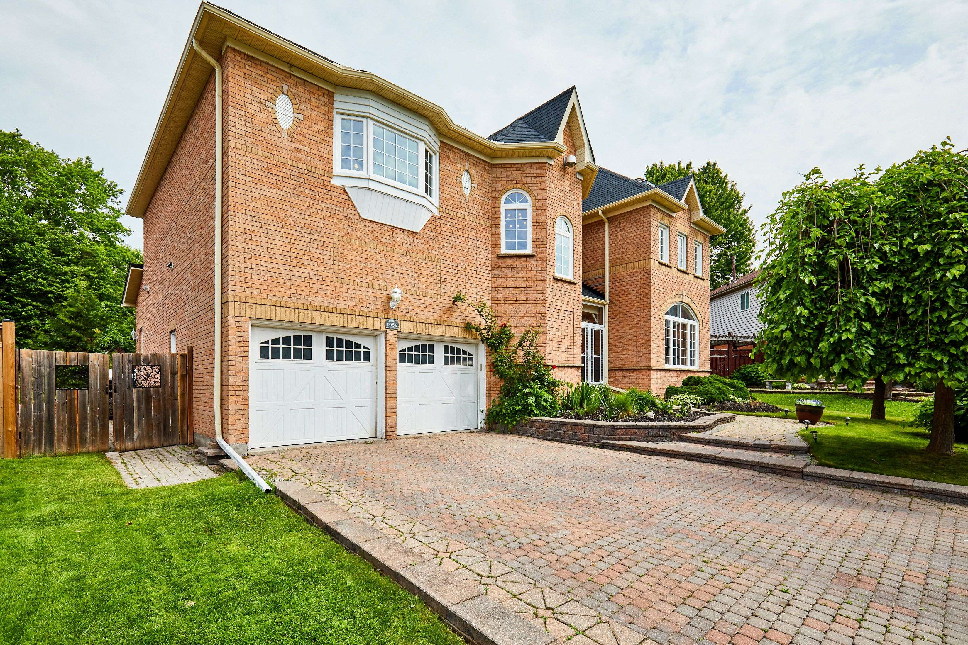 Oshawa, ON L1K 1Z4,1056 Stone Cottage CRES