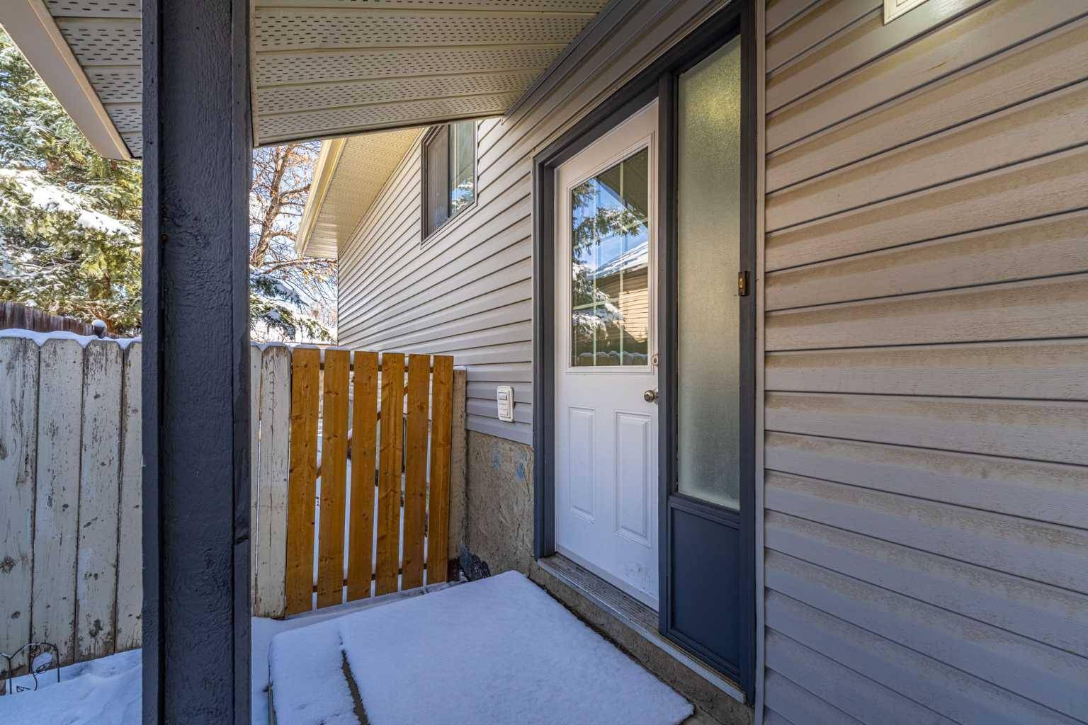 Calgary, AB T3J 1Y9,92 Castleridge Close NE