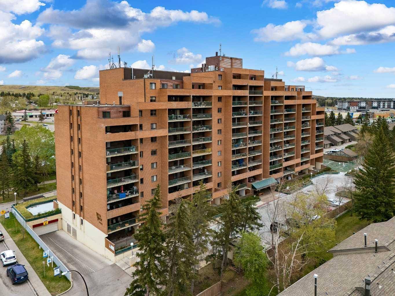 Calgary, AB T3A 3H1,5204 Dalton DR NW #310