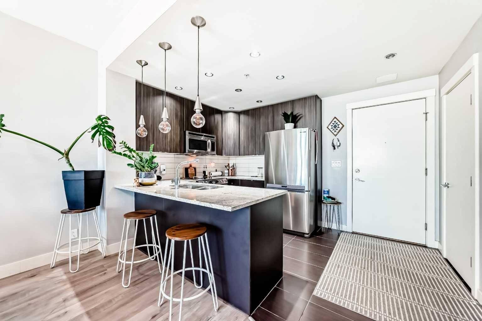 Calgary, AB T2R 0H1,788 12 AVE SW #1204