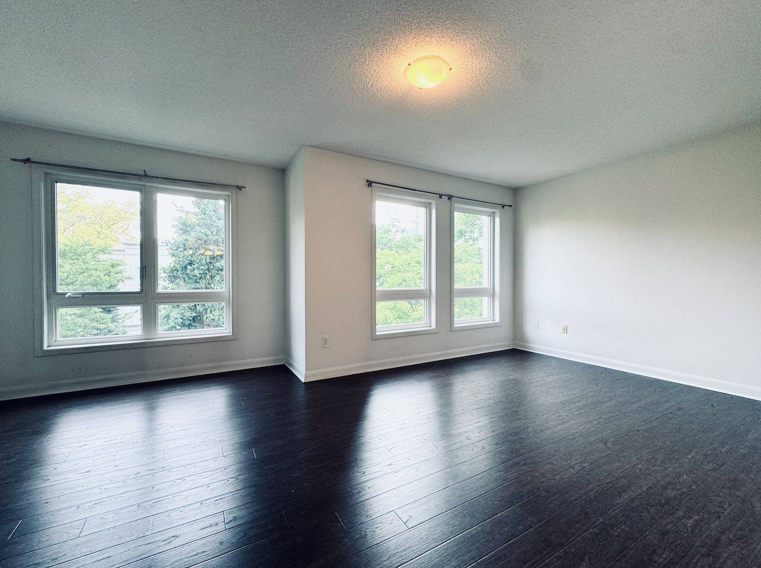 Toronto C14, ON M2N 0H2,19 Anndale DR #Th 10