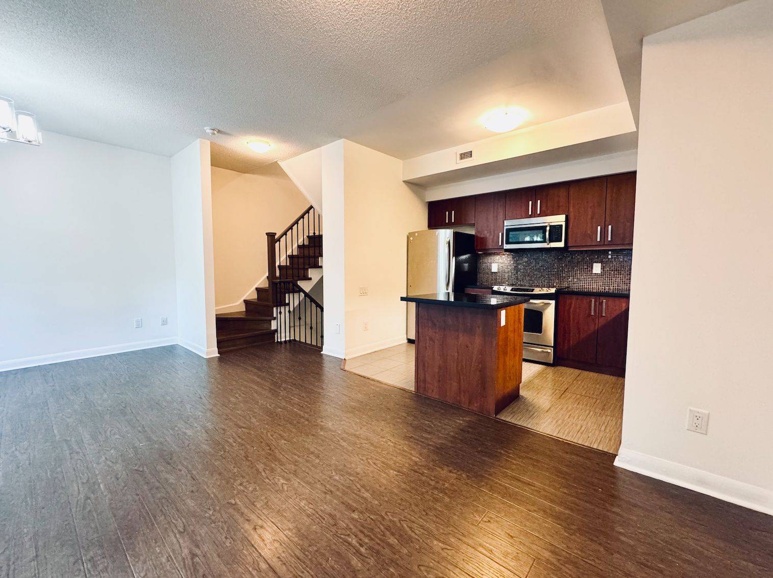 Toronto C14, ON M2N 0H2,19 Anndale DR #Th10