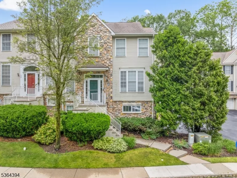 156 Arrowgate Dr, Randolph Twp., NJ 07869