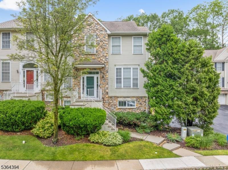 156 Arrowgate Dr, Randolph Twp., NJ 07869