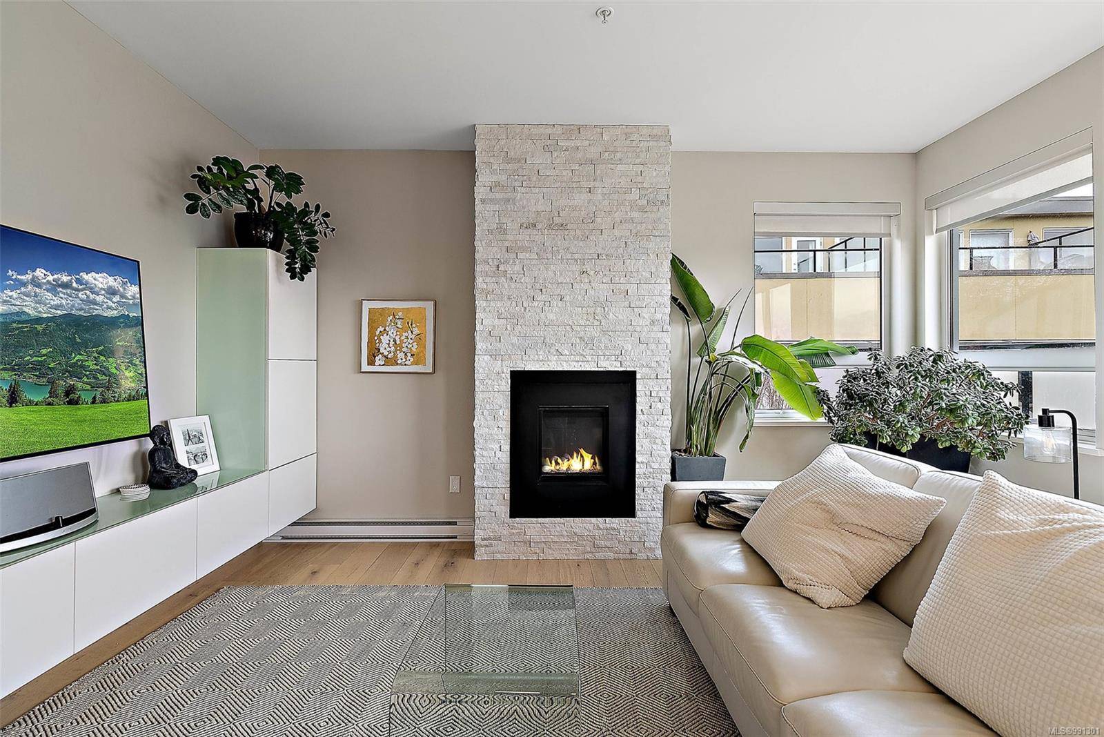 Victoria, BC V8W 1N5,595 Pandora Ave #405