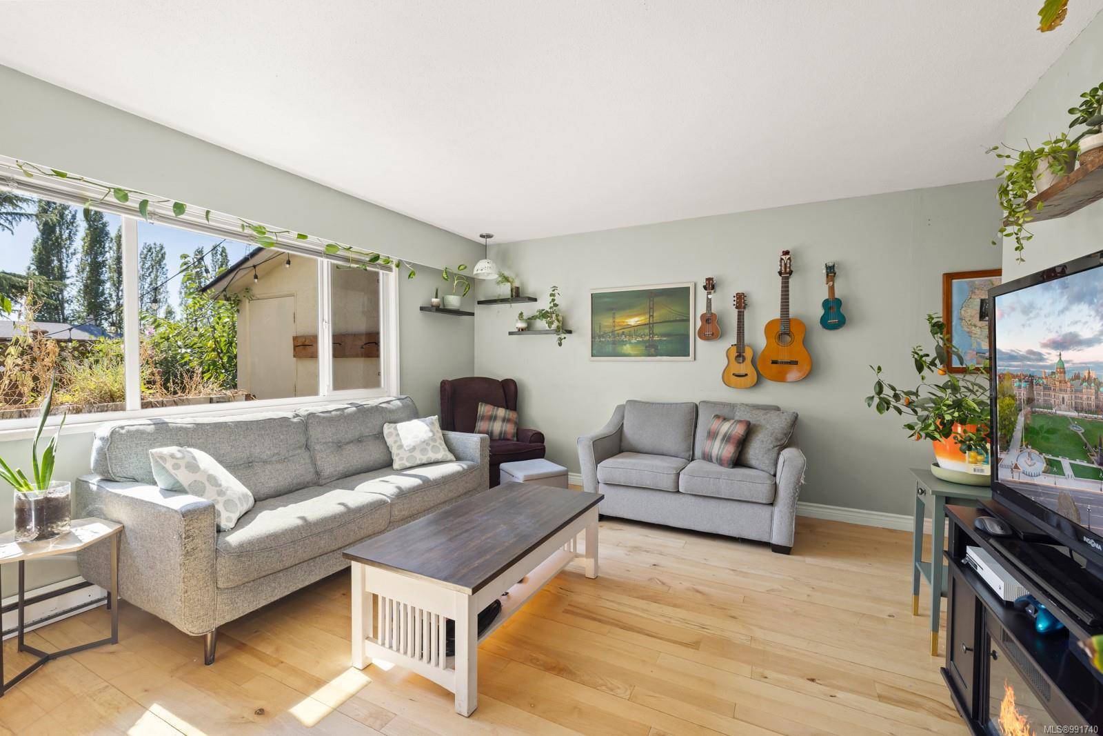 3981 Nelthorpe St #16,  Saanich,  BC V8X 3Z2