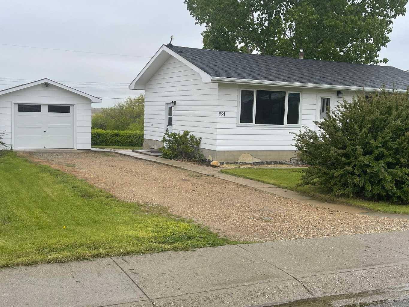 221 Frederick AVE W, Standard, AB T0J 3G0