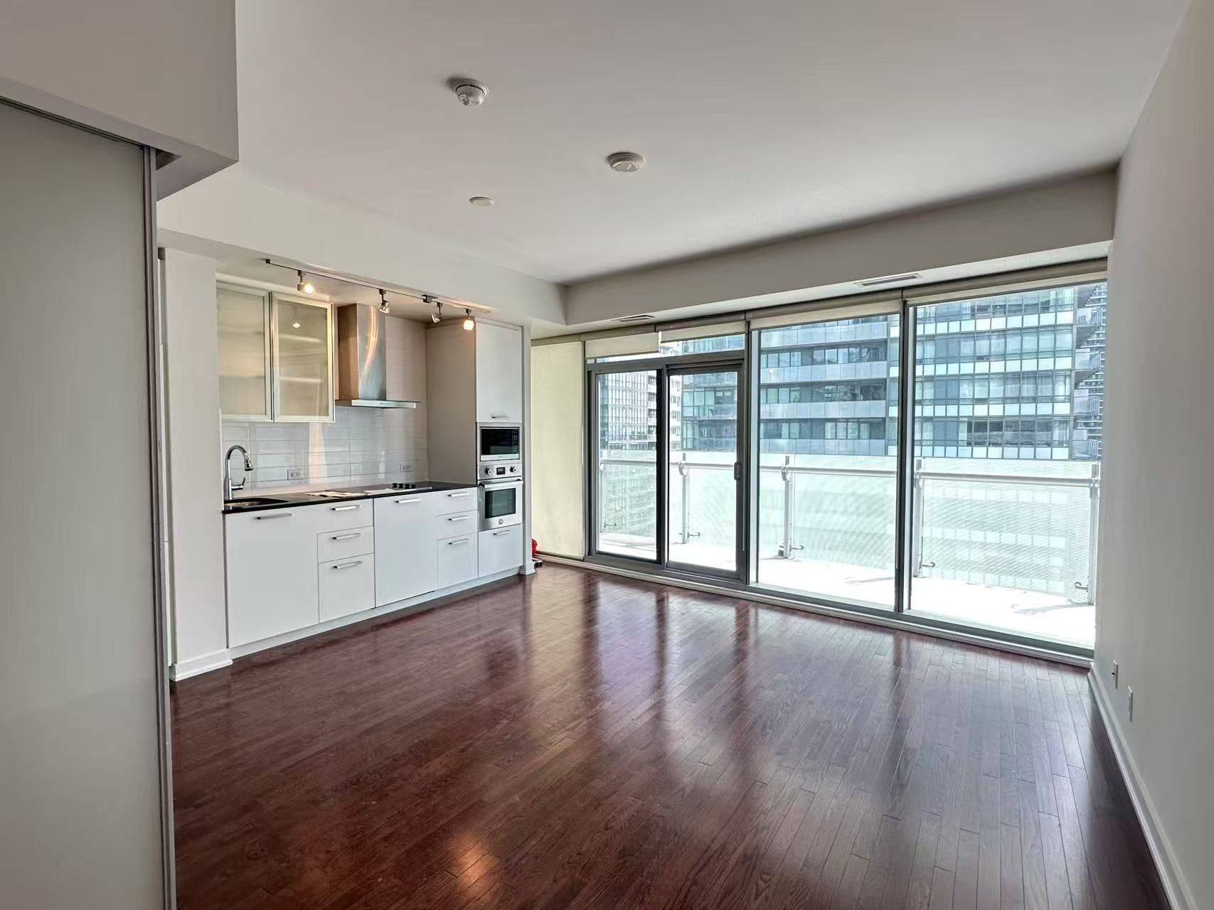 Toronto C01, ON M5J 2Z2,14 York ST #2401