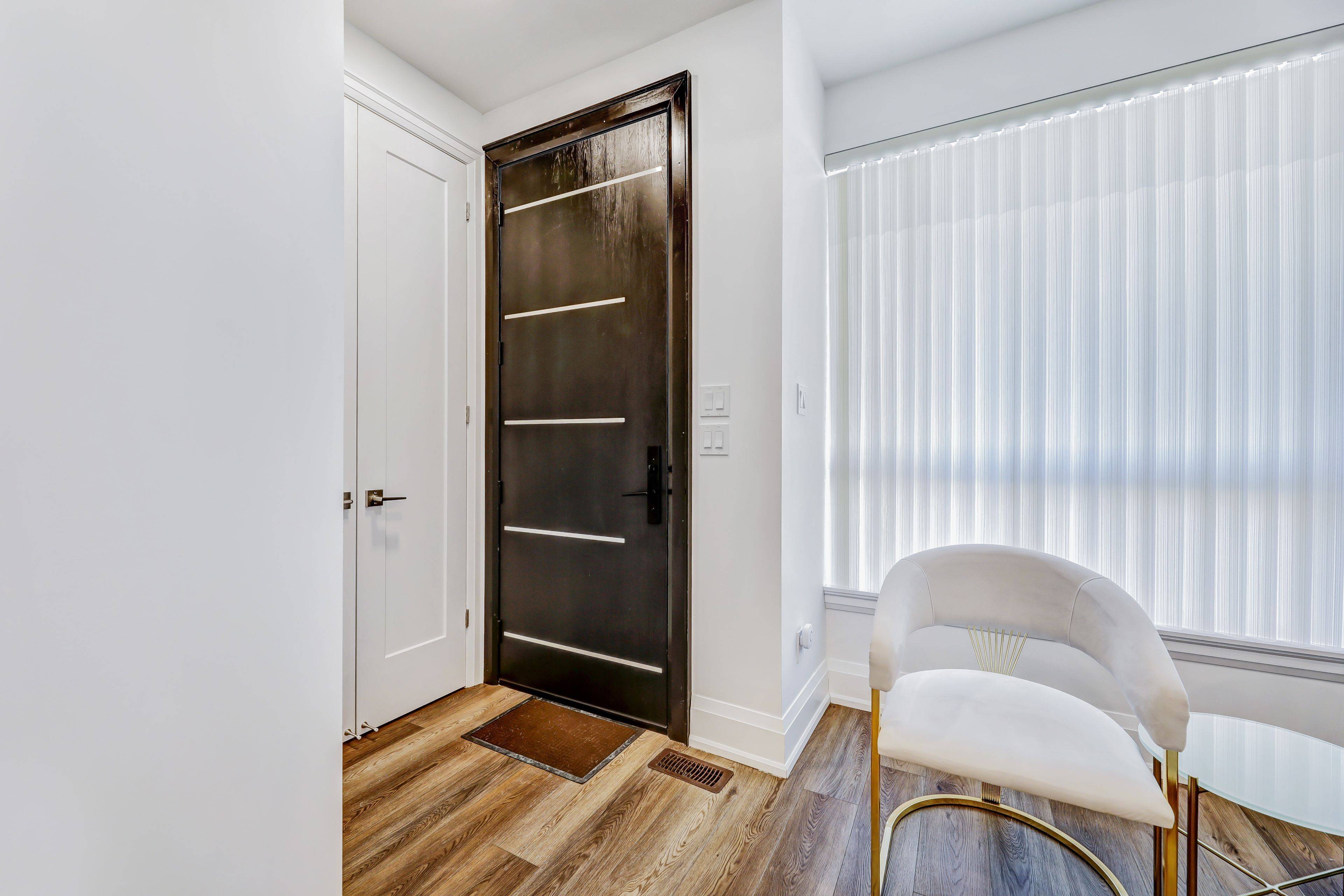 Mississauga, ON L5H 1K4,135 High ST W