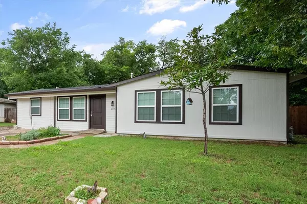 2015 Ridgeway Street, Arlington, TX 76010