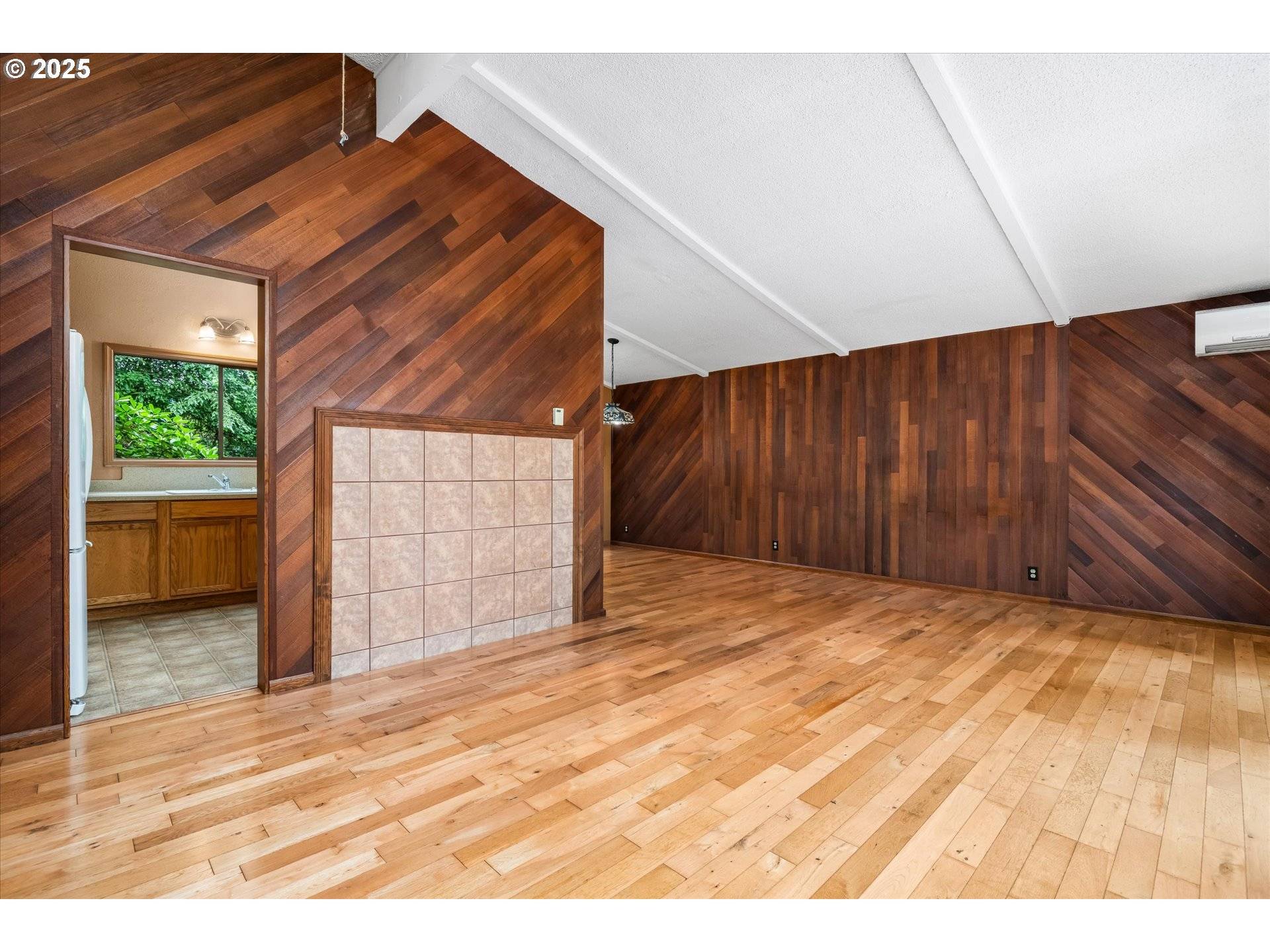 Eugene, OR 97405,761 FOOTHILL DR