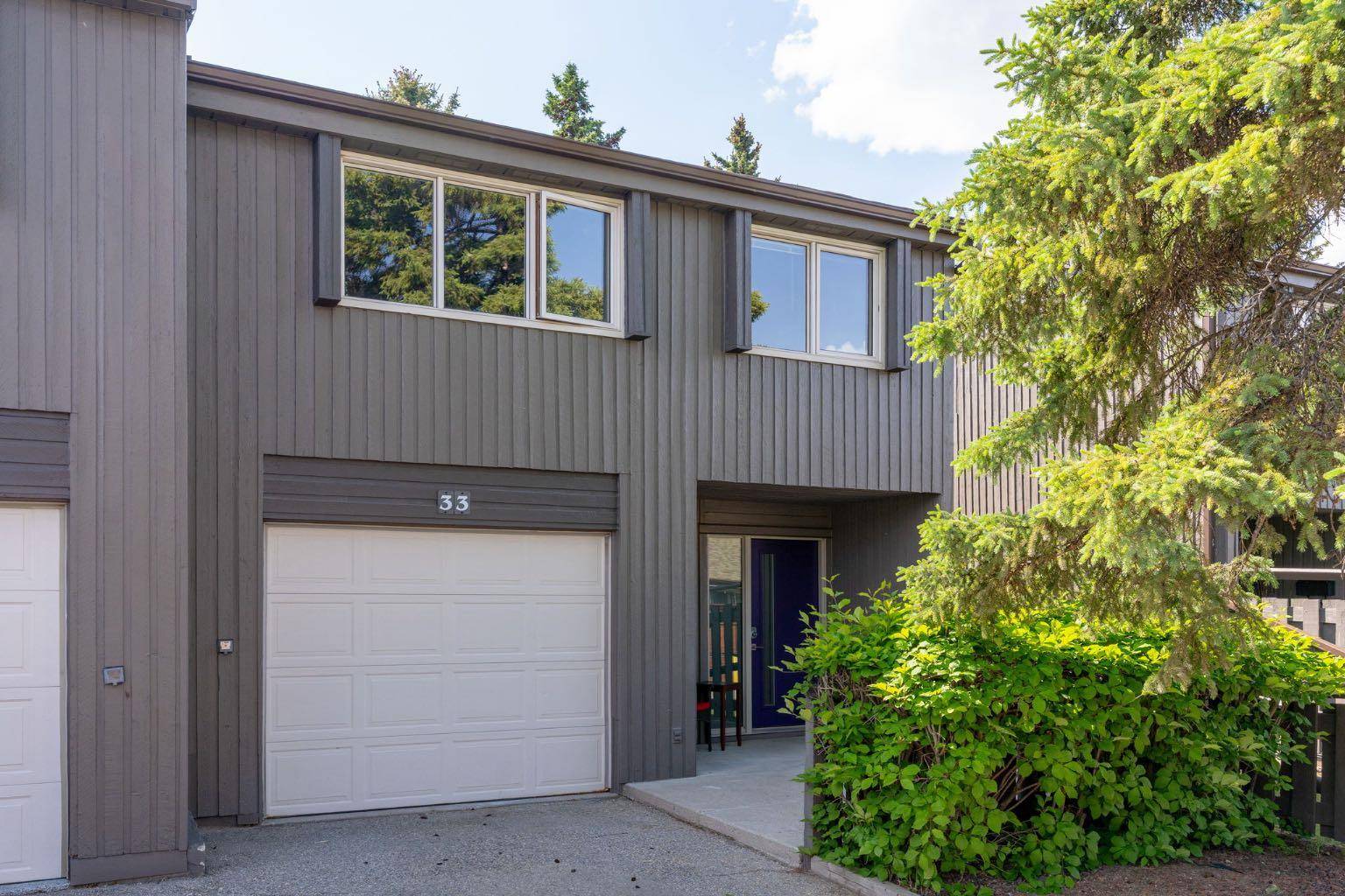 Calgary, AB T2V 4N6,2225 Oakmoor DR SW #33
