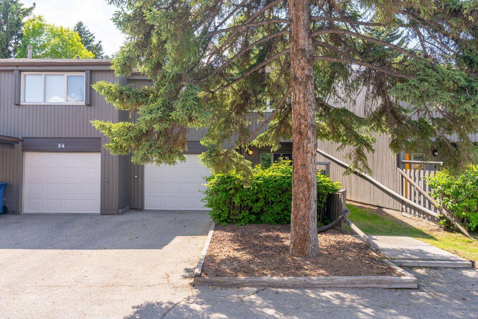 Calgary, AB T2V 4N6,2225 Oakmoor DR SW #33