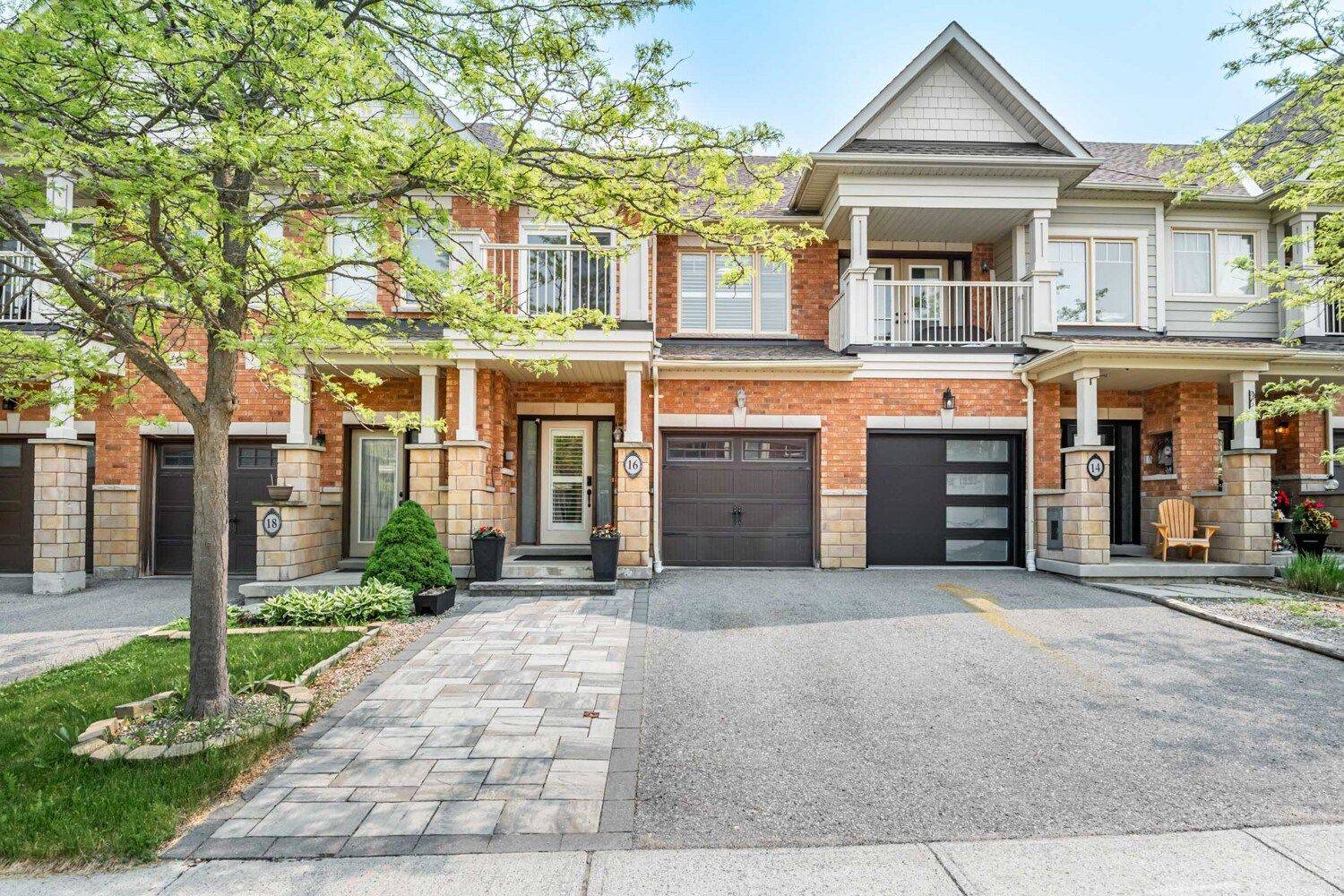 Whitchurch-stouffville, ON L4A 0W6,16 Bearings AVE