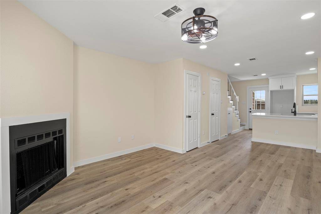 Mesquite, TX 75149,717 Lee Street #6