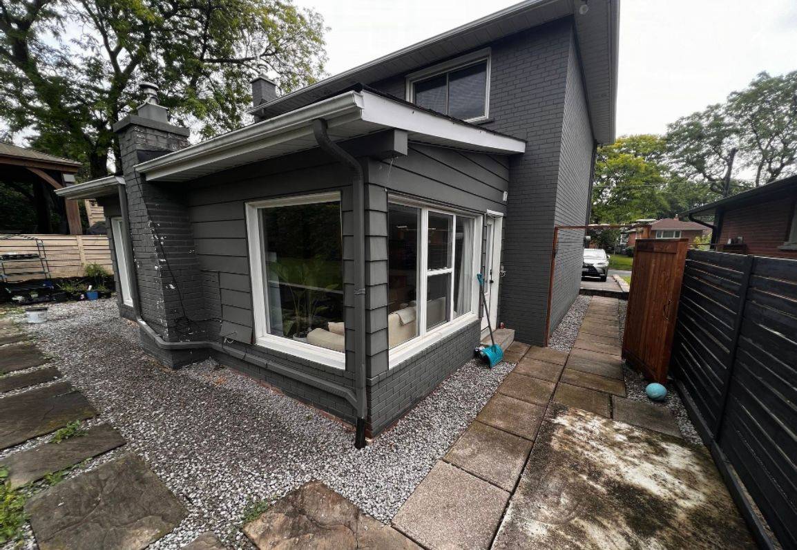 Toronto C13, ON M3A 1L1,30 Castlegrove BLVD #Upper Sunroom+Lower Level