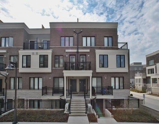 70 Eastwood Park GDNS #Th 4, Toronto W06, ON M8W 0B2